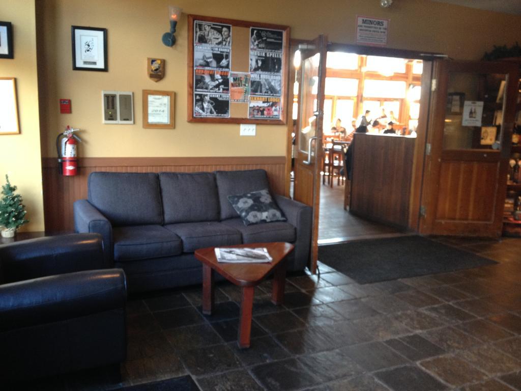 Howe Sound Inn & Brewing Company Squamish Dış mekan fotoğraf