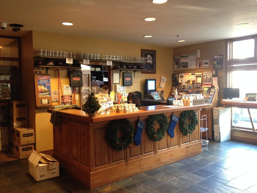 Howe Sound Inn & Brewing Company Squamish Dış mekan fotoğraf
