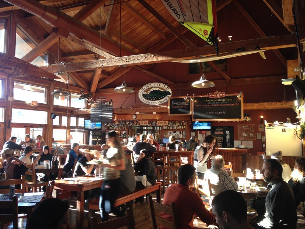 Howe Sound Inn & Brewing Company Squamish Dış mekan fotoğraf