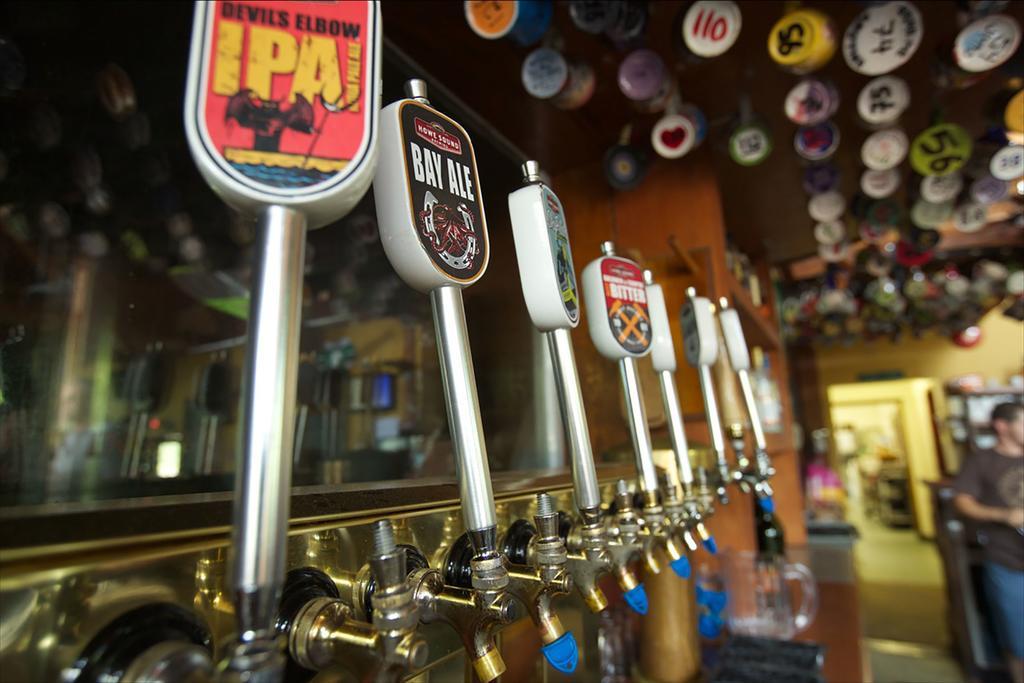 Howe Sound Inn & Brewing Company Squamish Dış mekan fotoğraf