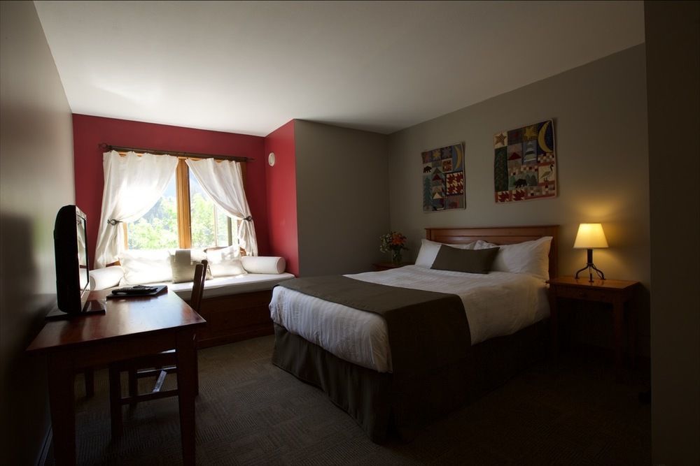 Howe Sound Inn & Brewing Company Squamish Dış mekan fotoğraf