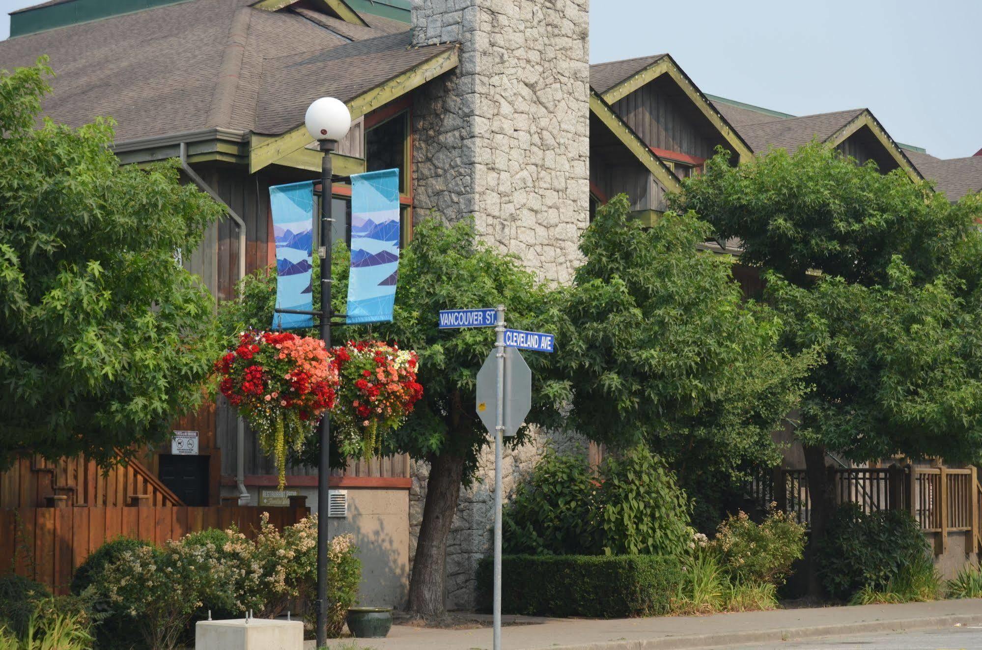 Howe Sound Inn & Brewing Company Squamish Dış mekan fotoğraf