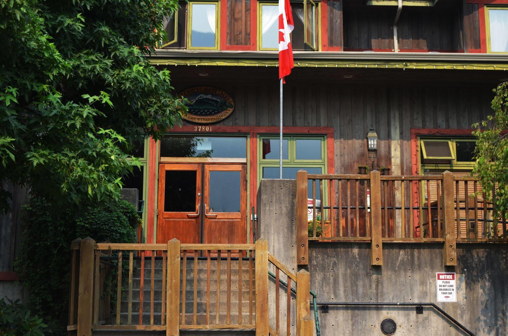 Howe Sound Inn & Brewing Company Squamish Dış mekan fotoğraf