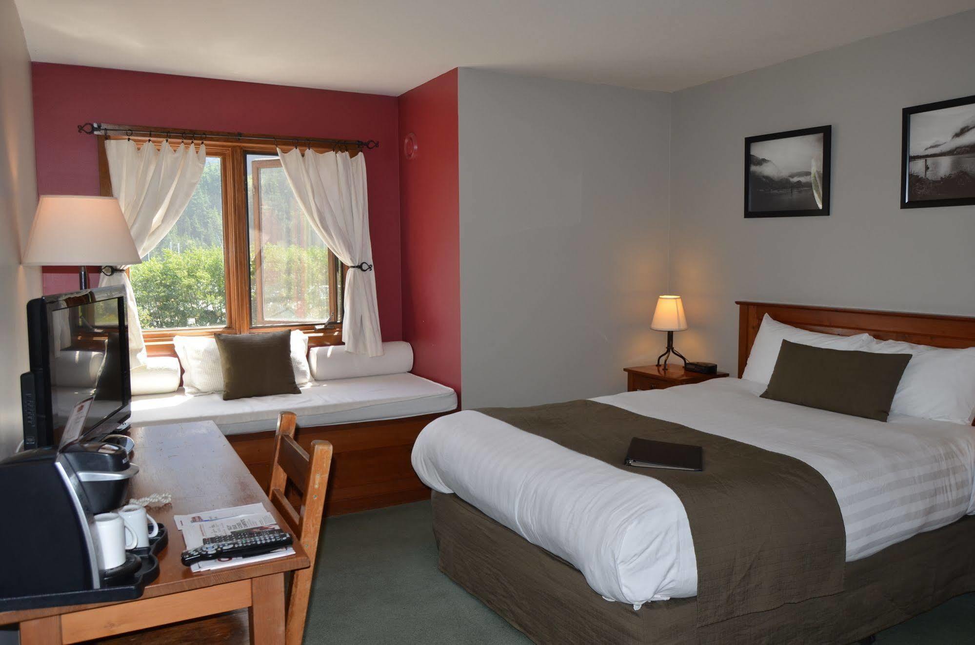Howe Sound Inn & Brewing Company Squamish Dış mekan fotoğraf