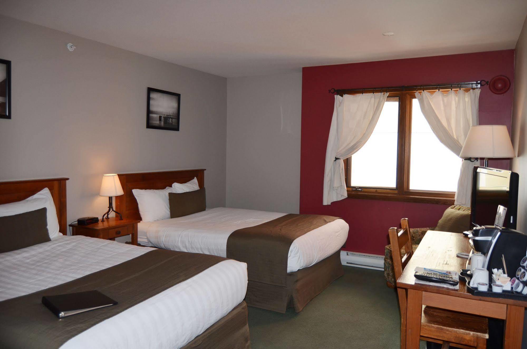 Howe Sound Inn & Brewing Company Squamish Dış mekan fotoğraf