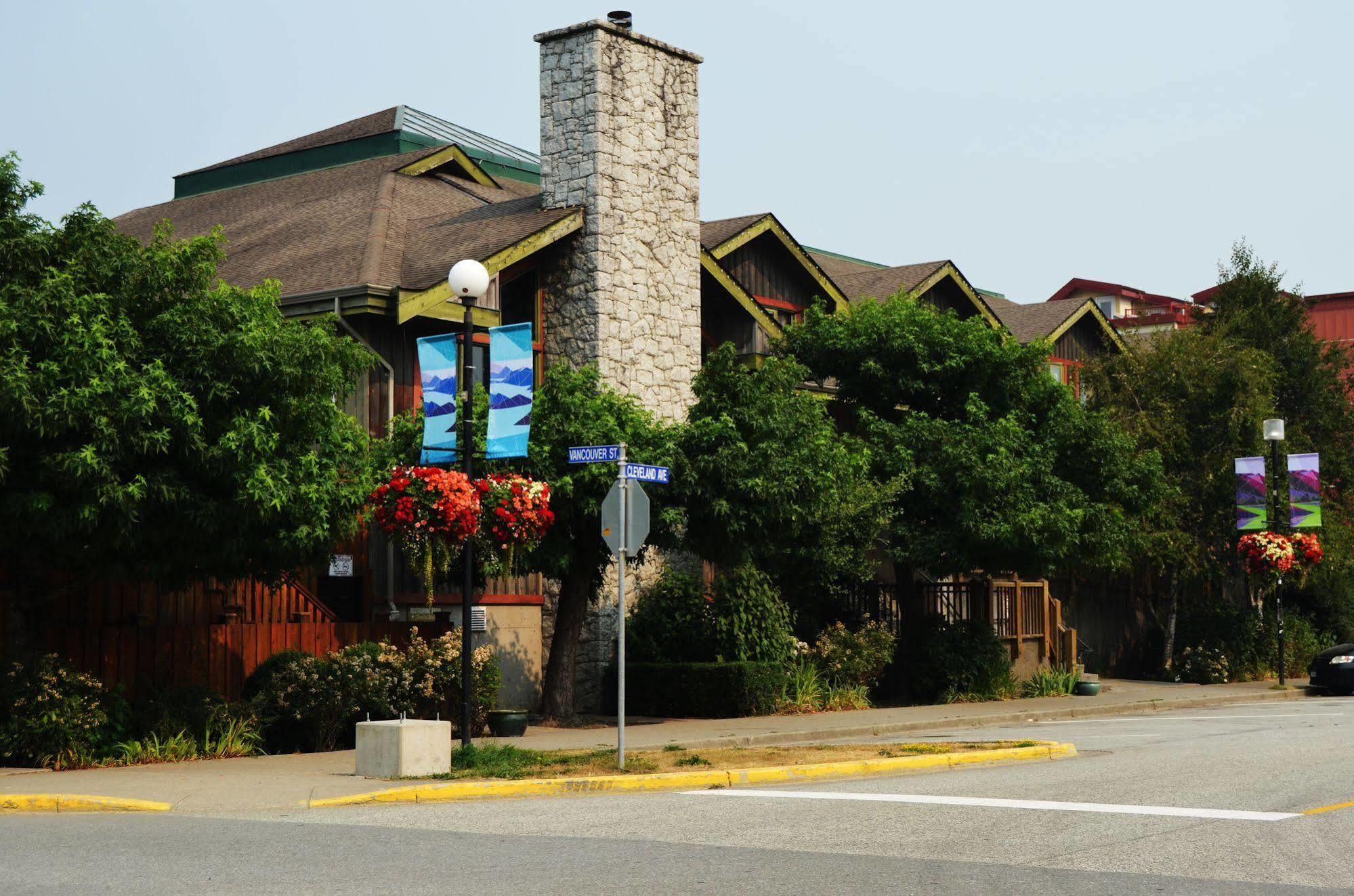 Howe Sound Inn & Brewing Company Squamish Dış mekan fotoğraf